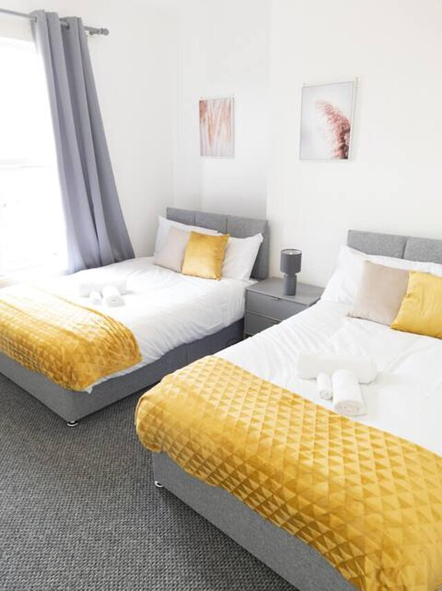 2ベッド タウンハウス クローズ トゥ LFC スタジアム