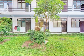 OYO  ライフ 92901 コスト ブ ヌール