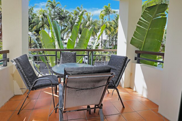 ユニーク トロピック エスケープ 111