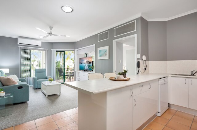 ユニーク トロピック エスケープ 111