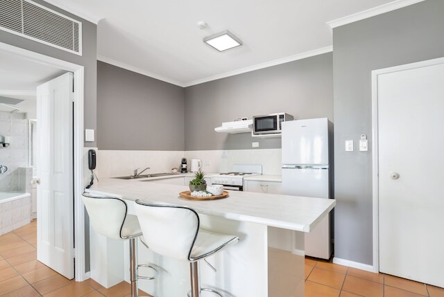 ユニーク トロピック エスケープ 111