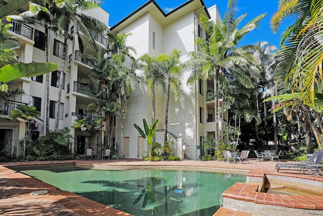 ユニーク トロピック エスケープ 111