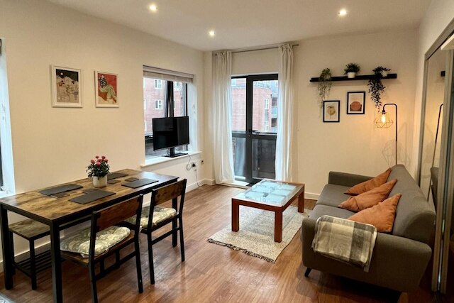 コージー ブライト アンド セントラル フラット フォー ワーク アンド ホリデイ