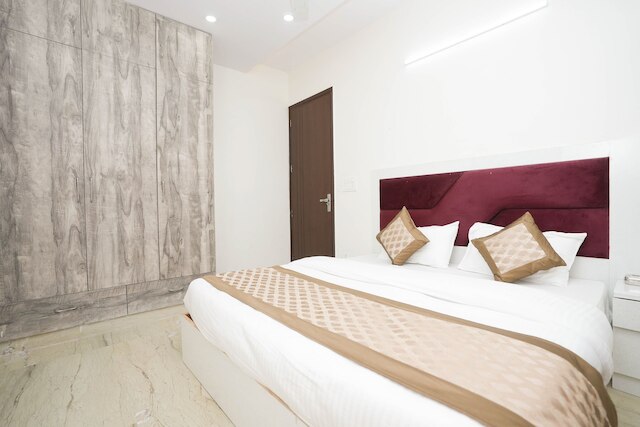 サルティ ホーム ステイ