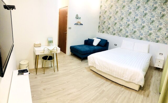 6 person single house