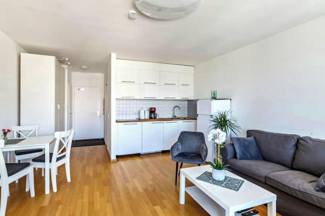 スタニング 1 ベッド アパートメント イイン ノイス