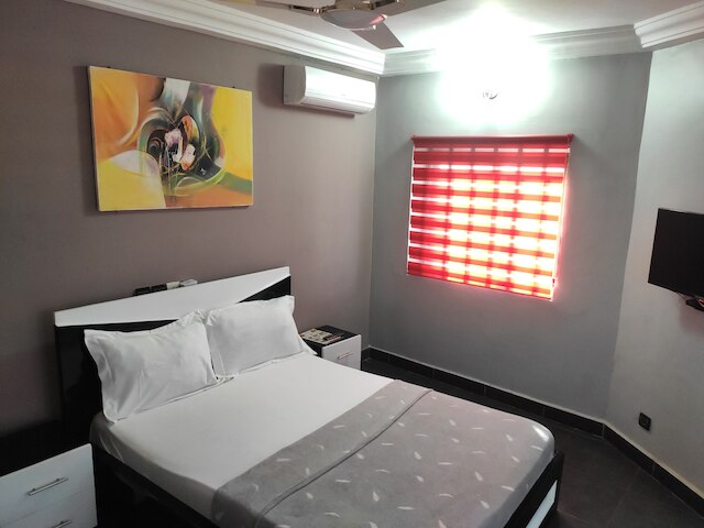 ロイヤルブルーゲストハウス&バー