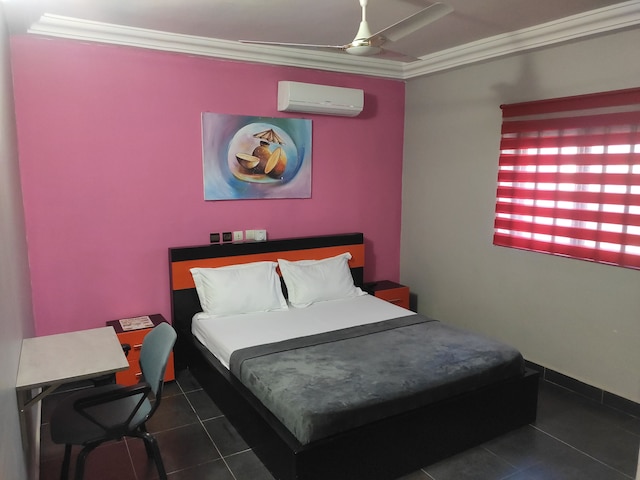 ロイヤルブルーゲストハウス&バー