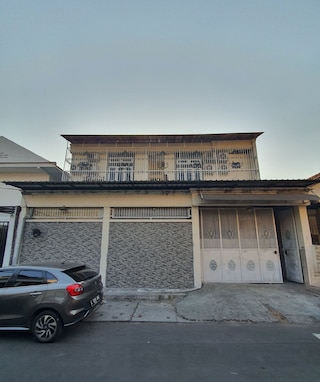 スーパー OYO 93114 サラク ホームステイ シャリア