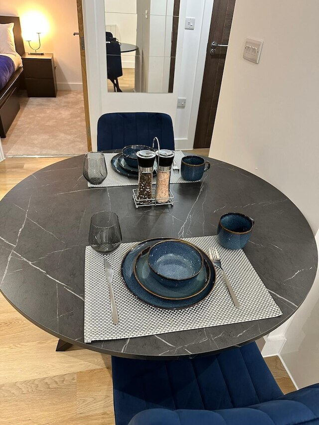 オールドトラッフォード近くの1ベッドアパートメント、無料駐車場付き