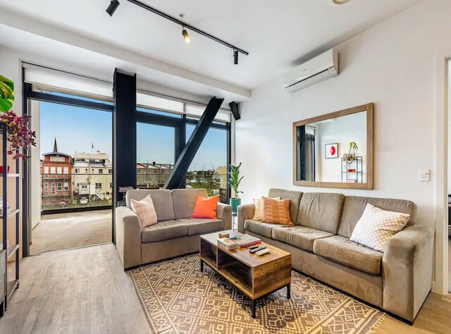 モダン リビング イン プライム ロケーション !