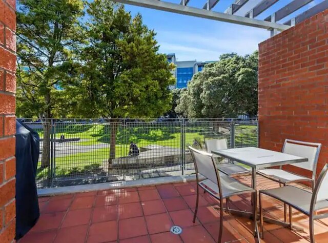 スリーク モダン パッド ネクスト トゥ スパーク アリーナ: ゾディアック ステイズ