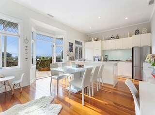 パーネル ホーム ウィズ スタニング ビューズ