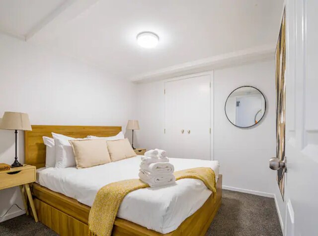 フリシュリー リノベーテッド グレイ リン 3ベッドルーム ユニット !