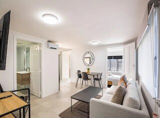 フリシュリー リノベーテッド グレイ リン 3ベッドルーム ユニット !