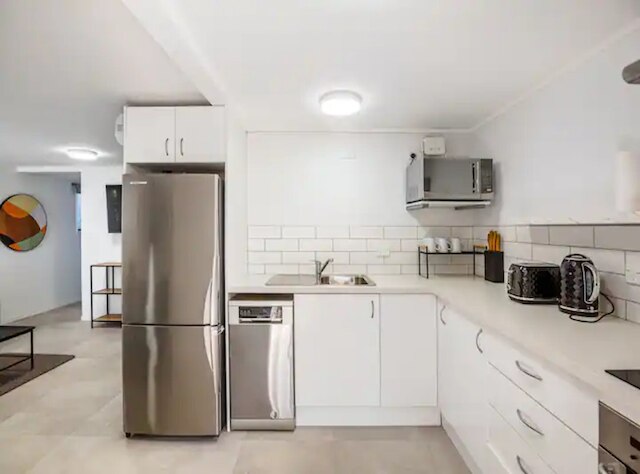 フリシュリー リノベーテッド グレイ リン 3ベッドルーム ユニット !