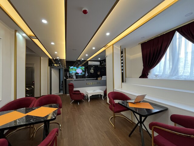 ラレ・スルタンホテル