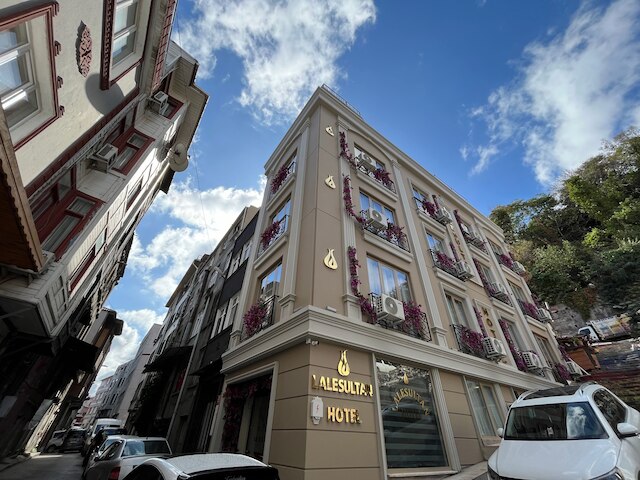 ラレ・スルタンホテル