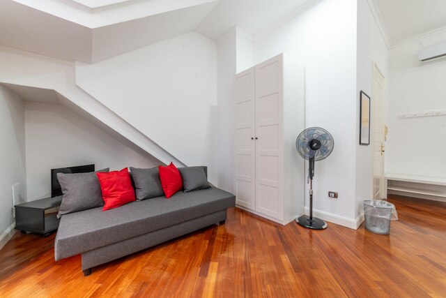 ヴィア アトリ 25 イン ナープル