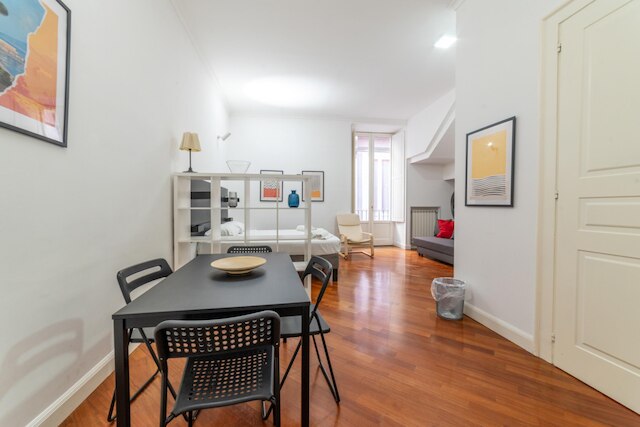 ヴィア アトリ 25 イン ナープル