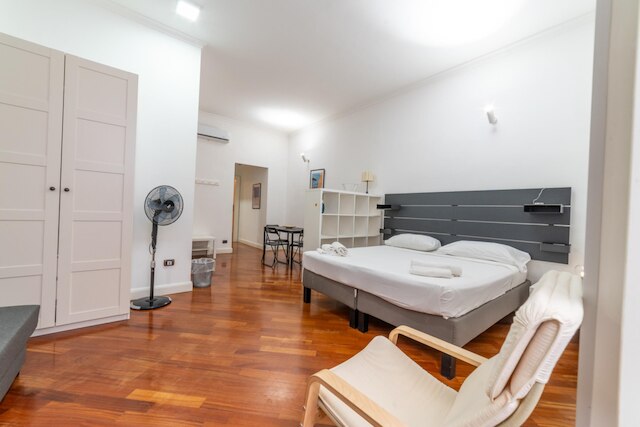 ヴィア アトリ 25 イン ナープル