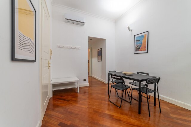 ヴィア アトリ 25 イン ナープル