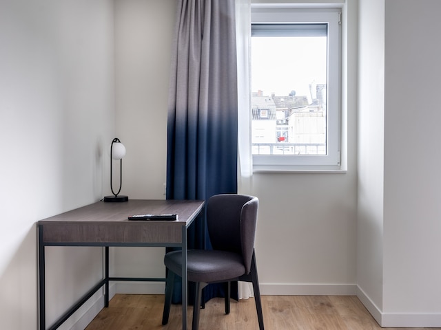 ヌマ デュッセルドルフ レオ