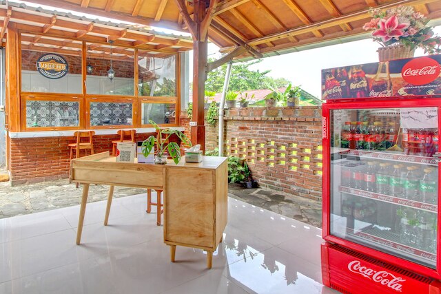 OYO 92606 Djoglo Boto ホームステイ シャリーア