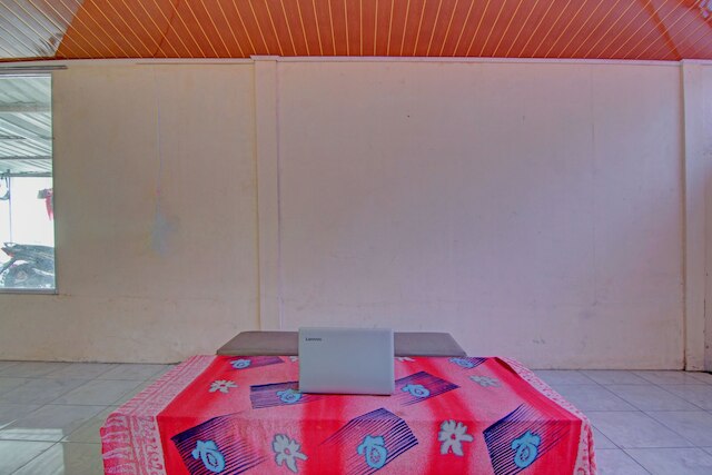 ホテル O スワカリヤ ゲストハウス