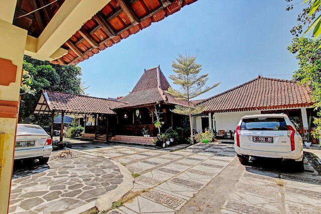 Capital O 92894 グリヤ ラティファ ホームステイ シャリア