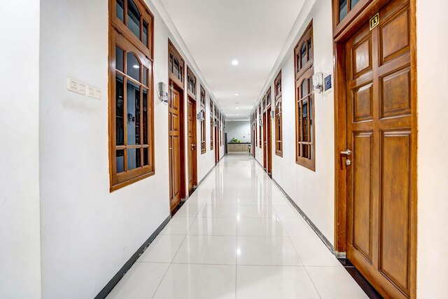 スーパー OYO ティティック コマ ゲストハウス