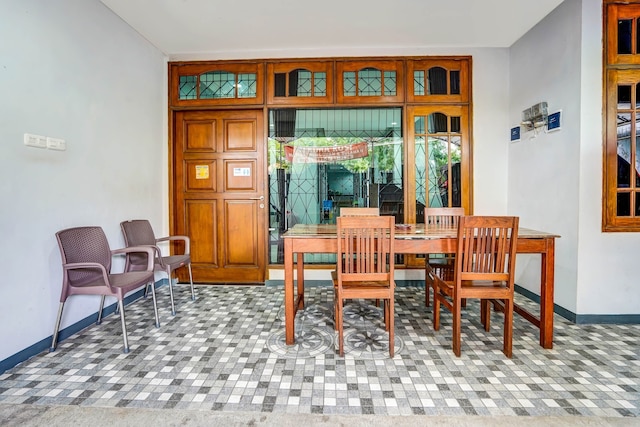 スーパー OYO ティティック コマ ゲストハウス