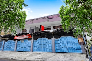 スーパー OYO ティティック コマ ゲストハウス