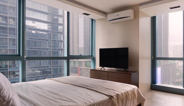 ラグジュアリー 2ベッドルーム イン アップタウン BGC, フリー プール ユーズ