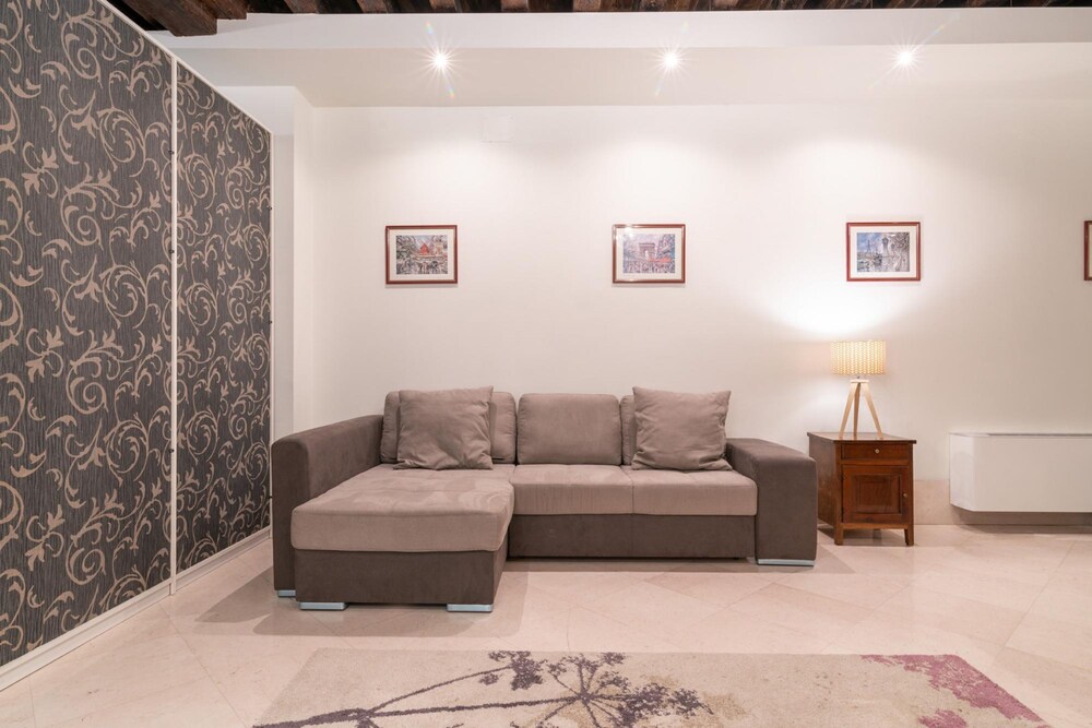 ベニス ラグジュアリー パレス 11 - ロック BK