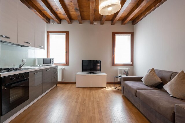 ヘリオンパレスアパート3 - Locz BK