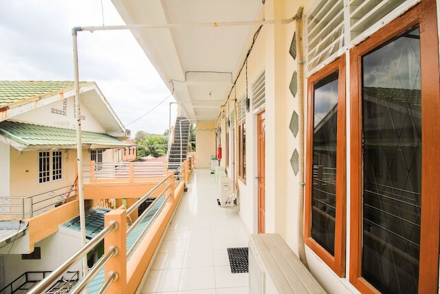 OYO  ライフ 2553 コスト ダヤ