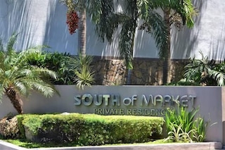 マーケットの南