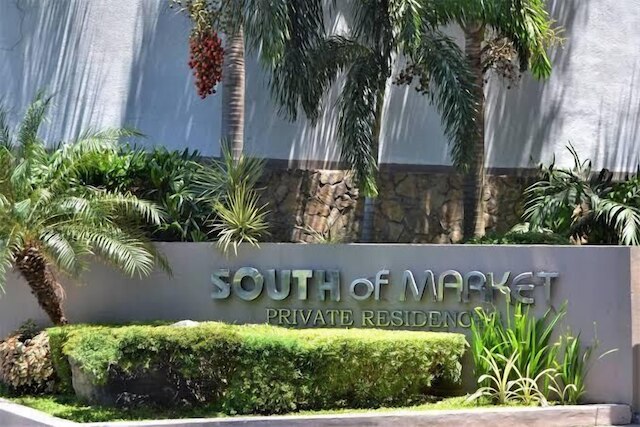 マーケットの南