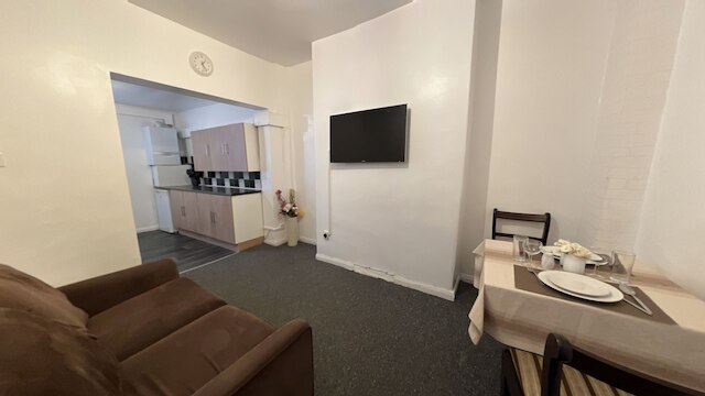 アメージング アンド イマキレート 2 ベッド ハウス イン マンチェスター