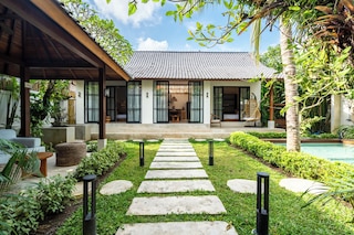 ヒジャウ ヴィラ by EVDEkimi - チャーミング 2ベッドルーム エスケープ ウィズ プール, アウトドア ラウンジ, ラッシュ ガーデン