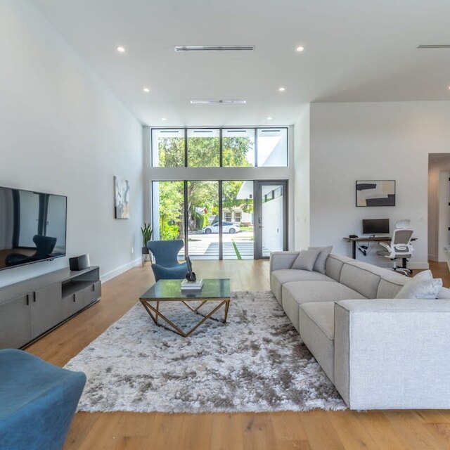 ラックス ヴィラ ウィズ プール ウィンウッド ハウス バイ ロブトラベル