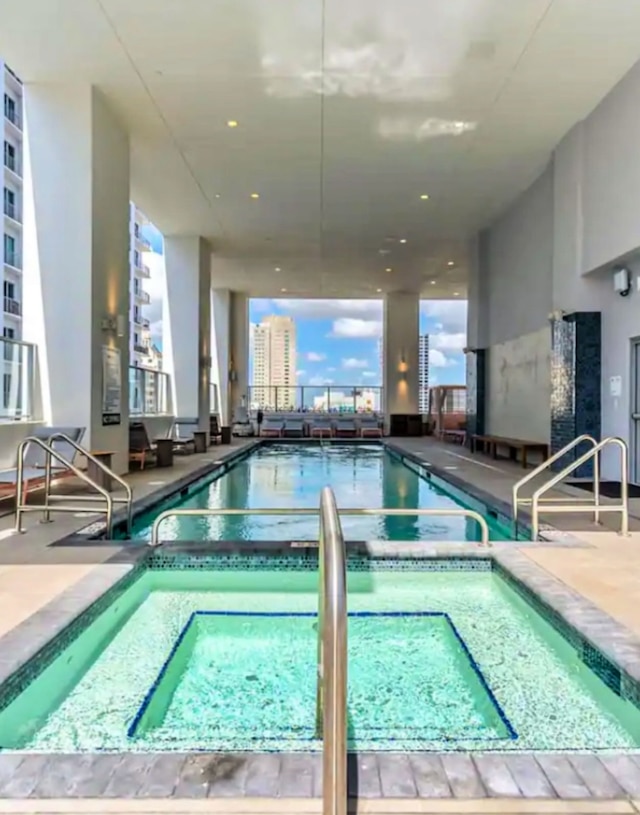 プレミアスタジオキングベッドとクイーンソファベッド