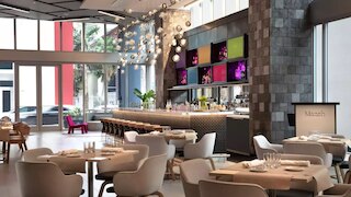 プレミアスタジオキングベッドとクイーンソファベッド