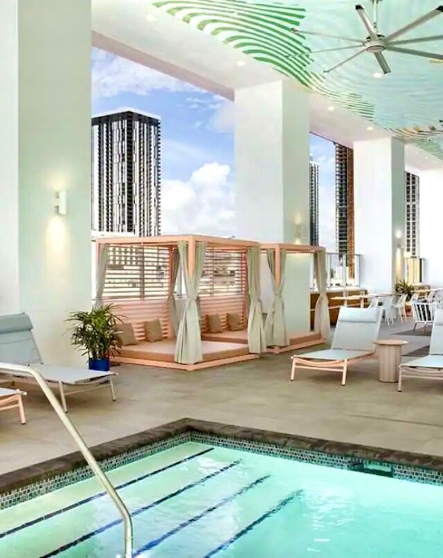 プレミアスタジオキングベッドとクイーンソファベッド