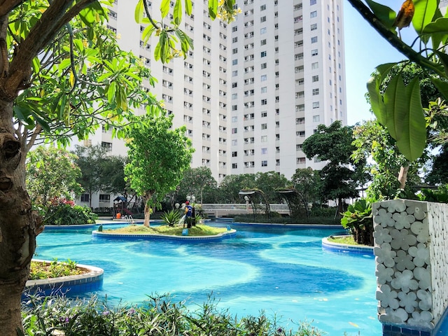 バイブラント 2ベッドルRム アパートメント  アット エドュシティ スラバヤ