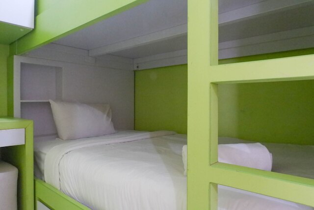 バイブラント 2ベッドルRム アパートメント  アット エドュシティ スラバヤ