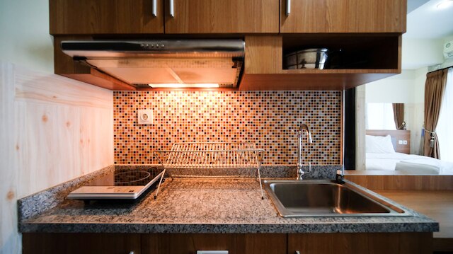 ストラテジック アンド ホーミー スタジオ アット タマサリ パピリオ  アパートメント