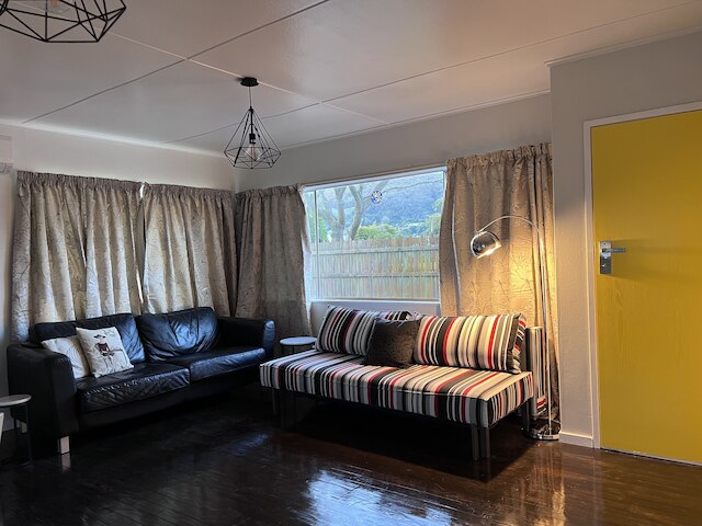 アンダーウォールナットツリー