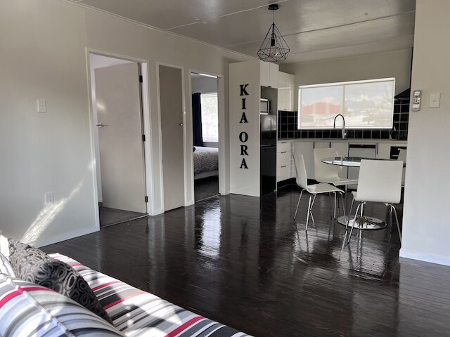 アンダーウォールナットツリー